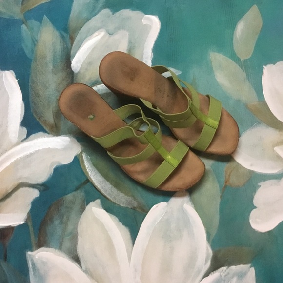 Green strap heels - Picture 2 of 2